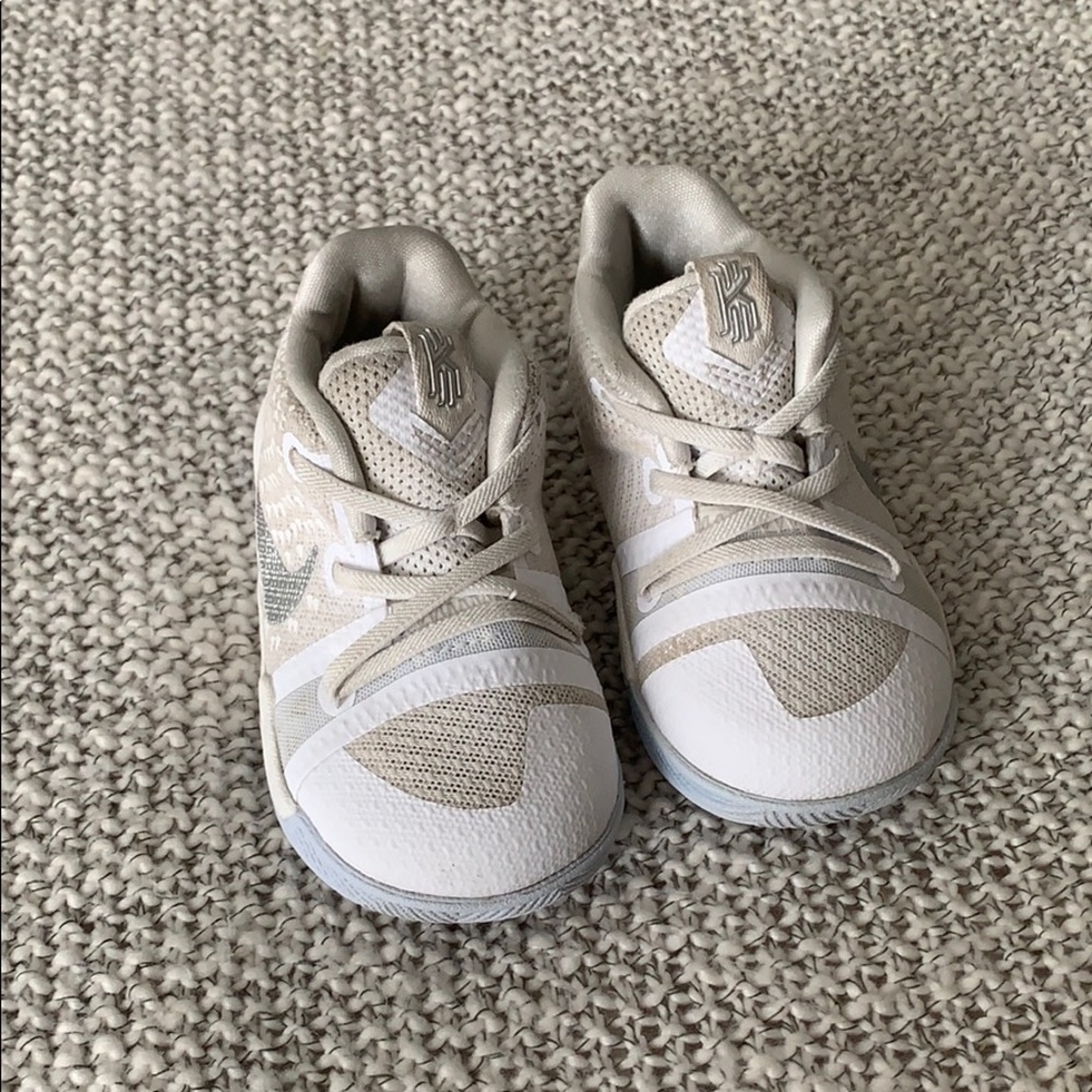 7T Nike Kyrie sneakers